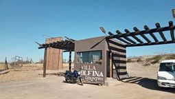 El ingreso al proyecto clandestino Villa Adolfina, en el piedemonte capitalino. El ingreso al proyecto clandestino Villa Adolfina, en el piedemonte capitalino.