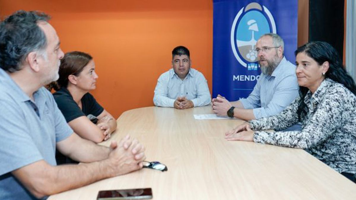 Paritarios estatales con representantes de APOC, el gremio de los trabajadores del Fondo para la Transformación y el Crecimiento.