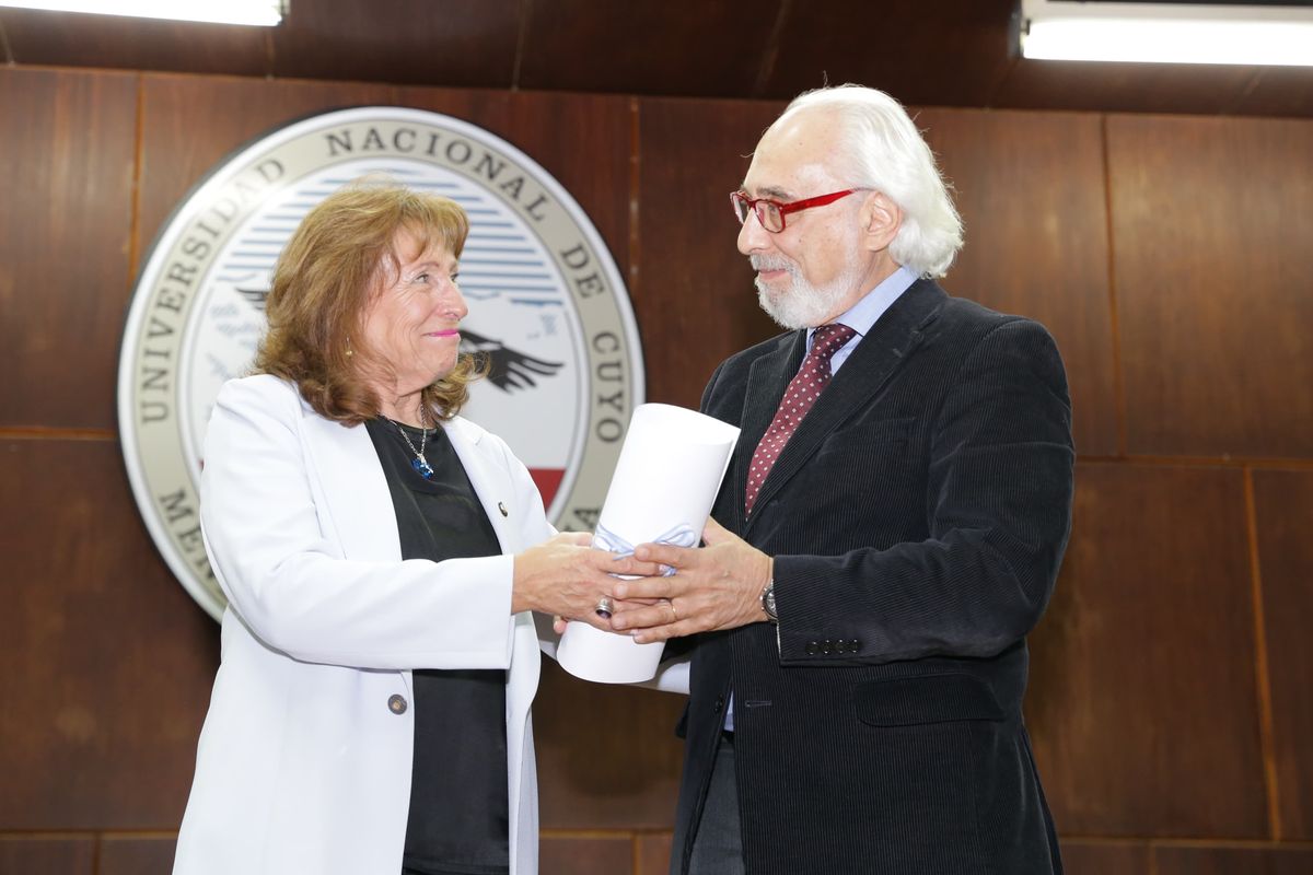 La UNCuyo le concedió el honoris causa al destacado filósofo argentino Santiago Kovadloff